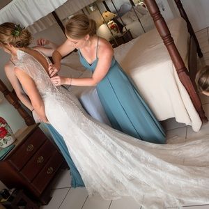 Stunning Monique Lhuillier Wedding Dress